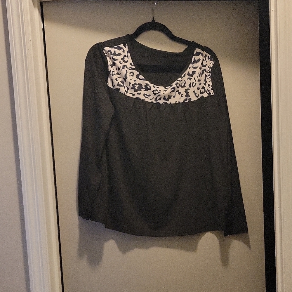 Black and White Leopard Print Women's Top XL